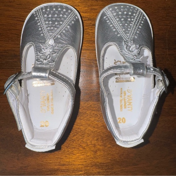 D’vanty Mary James Metallic Silver Leather T-Strap New WO Box Size EU 20 (US 5) - Picture 4 of 7